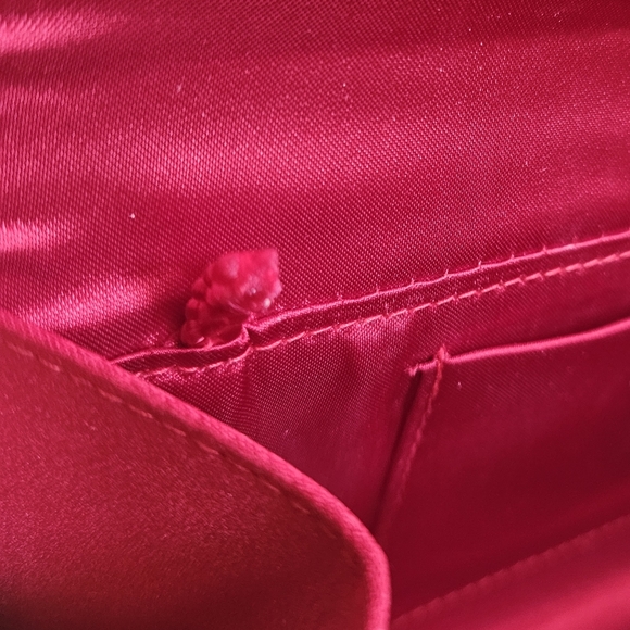La Regale Red Clutch - Picture 5 of 5